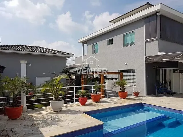 Casa com 500m² 4 quartos e 4 banheiros, à venda, no bairro Piracangaguá em Taubaté