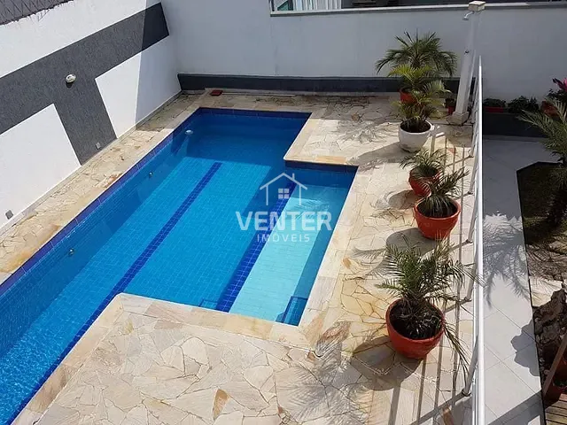 Casa com 500m² 4 quartos e 4 banheiros, à venda, no bairro Piracangaguá em Taubaté