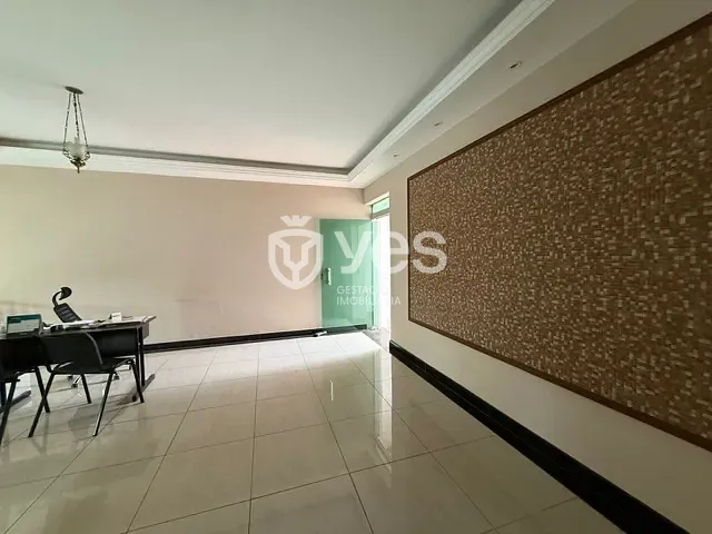 Casa com 368m² 4 quartos e 3 banheiros, à venda, no bairro Centro em Araxá