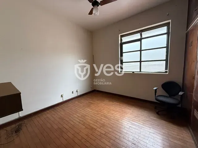 Casa com 368m² 4 quartos e 3 banheiros, à venda, no bairro Centro em Araxá