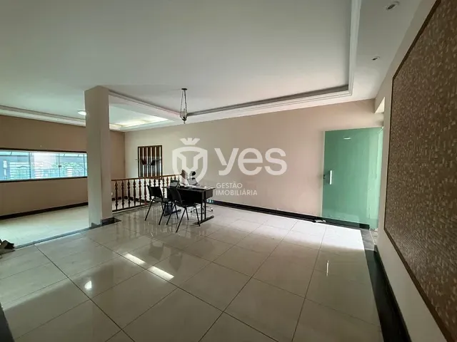 Casa com 368m² 4 quartos e 3 banheiros, à venda, no bairro Centro em Araxá
