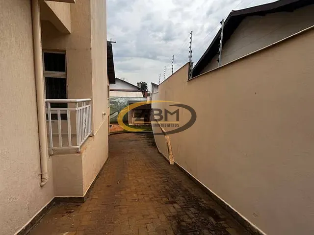 Casa com 453m² 4 quartos e 4 banheiros, à venda, no bairro Petrópolis em Londrina