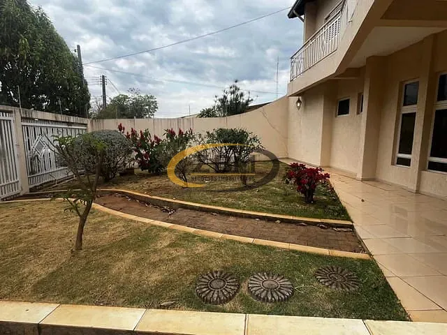 Casa com 453m² 4 quartos e 4 banheiros, à venda, no bairro Petrópolis em Londrina