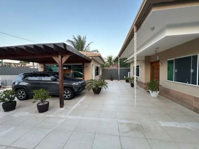 Casa com 560m² 3 quartos e 3 banheiros, à venda, no bairro Costa Azul em Rio das Ostras