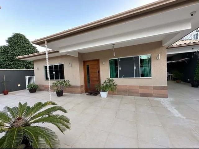 Casa com 560m² 3 quartos e 3 banheiros, à venda, no bairro Costa Azul em Rio das Ostras
