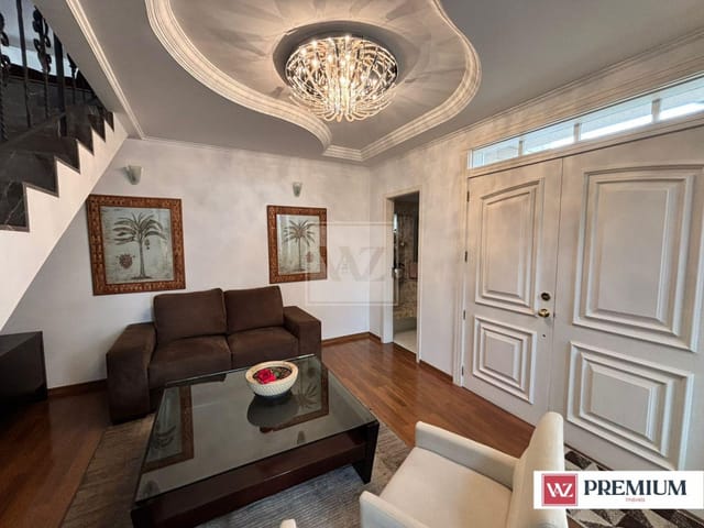 Casa com 680m² 3 quartos e 5 banheiros, à venda, no bairro Orfãs em Ponta Grossa