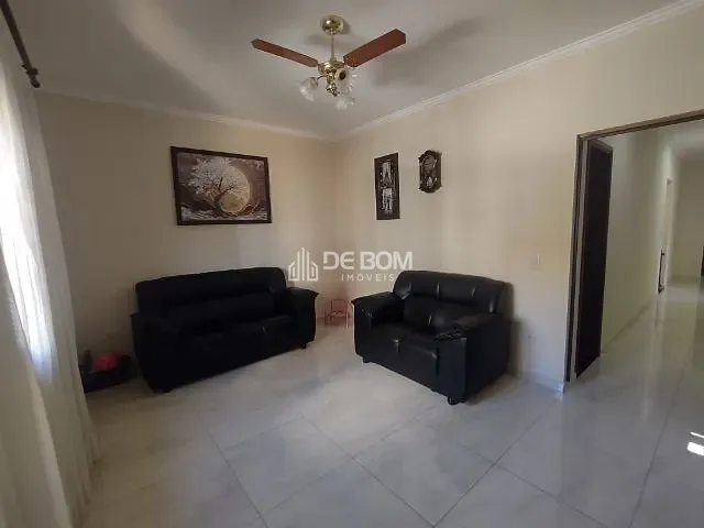 Casa com 300m² 3 quartos e 2 banheiros, à venda, no bairro Jardim Quisisana em Poços de Caldas
