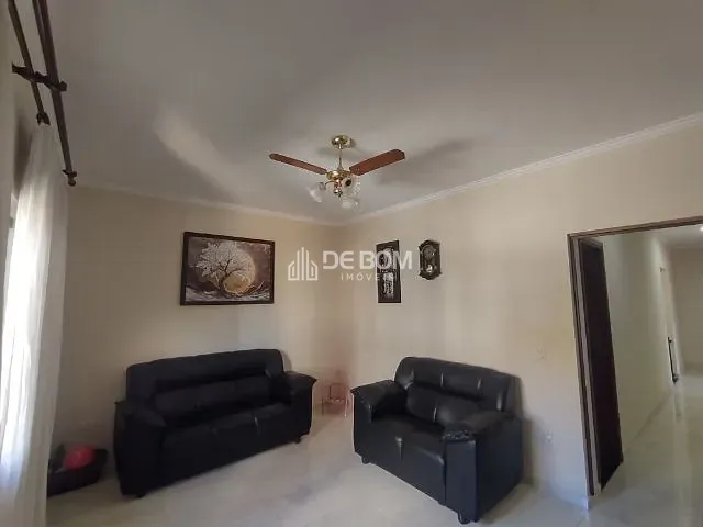 Casa com 300m² 3 quartos e 2 banheiros, à venda, no bairro Jardim Quisisana em Poços de Caldas