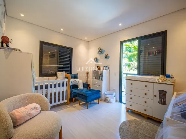 Casa com 700m² 4 quartos e 5 banheiros, à venda, no bairro Jardim do Golf I em Jandira