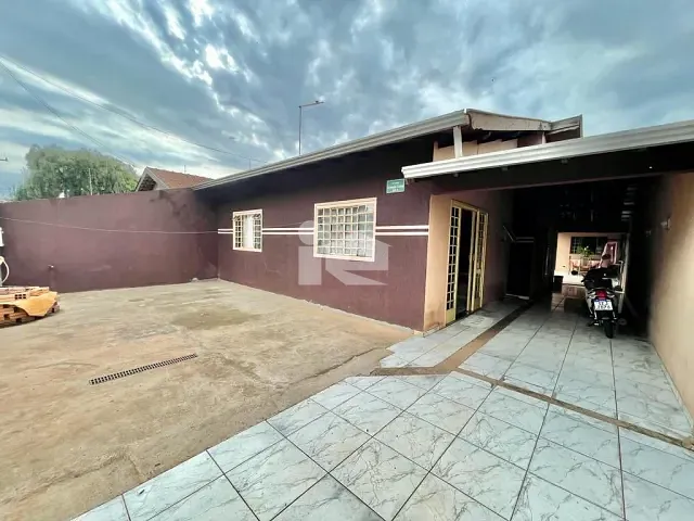 Casa com 250m² 3 quartos e 2 banheiros, à venda, no bairro Conjunto Habitacional Santiago em Rolândia
