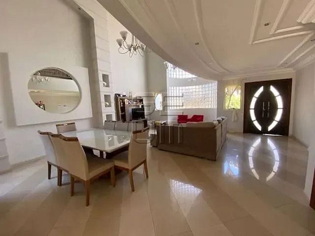 Casa com 506m² 4 quartos e 5 banheiros, para alugar, no bairro Terras de Santana II em Londrina