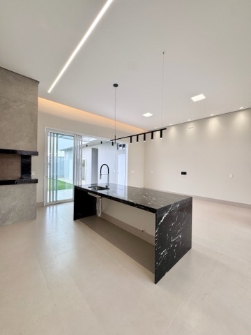 Casa com 307m² 3 quartos e 4 banheiros, à venda, no bairro Jardim Itália em Nova Mutum