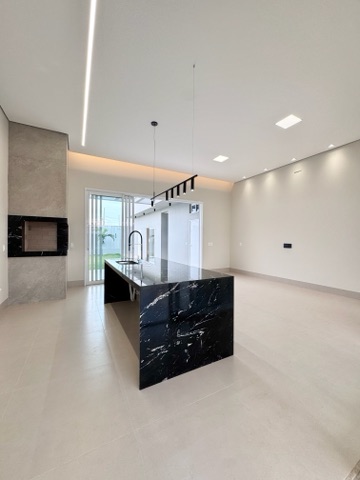 Casa com 307m² 3 quartos e 4 banheiros, à venda, no bairro Jardim Itália em Nova Mutum