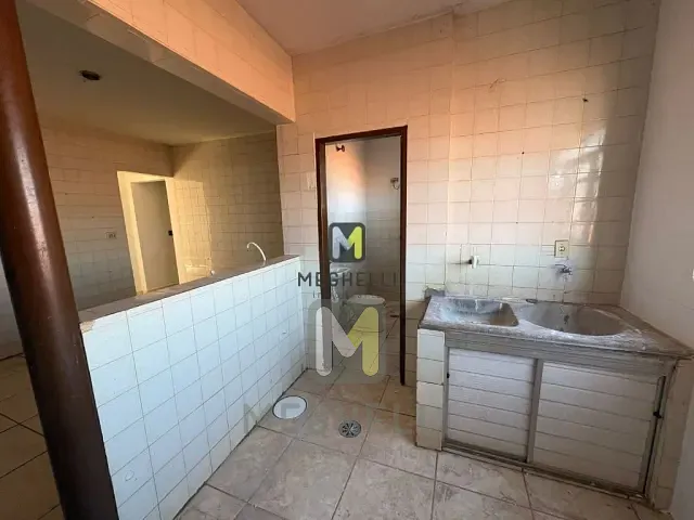 Casa com 250m² 3 quartos e 2 banheiros, para alugar, no bairro Centro em Serrana