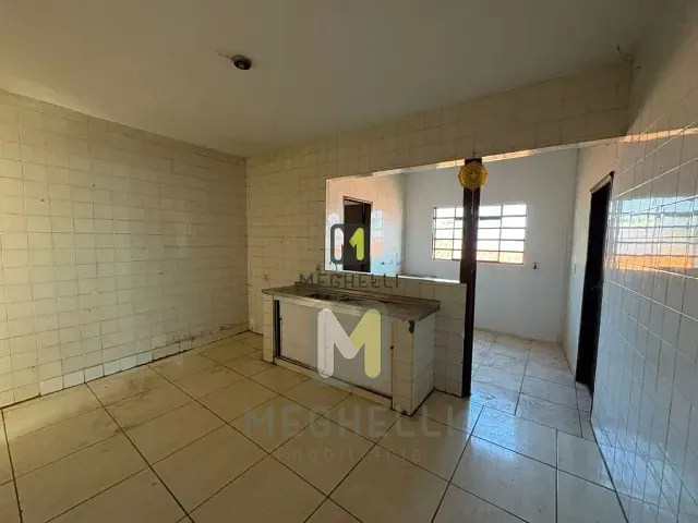 Casa com 250m² 3 quartos e 2 banheiros, para alugar, no bairro Centro em Serrana