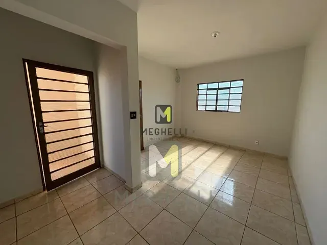 Casa com 250m² 3 quartos e 2 banheiros, para alugar, no bairro Centro em Serrana