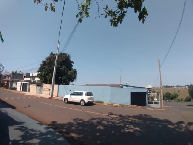 Casa com 372m², à venda, no bairro Chácara Manella em Cambé
