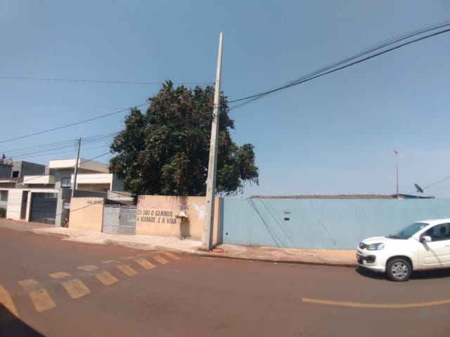 Casa com 372m², à venda, no bairro Chácara Manella em Cambé
