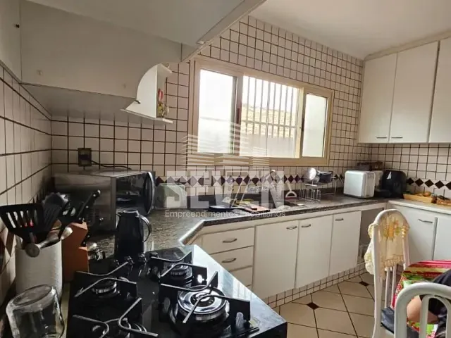 Casa com 200m² 3 quartos e 2 banheiros, à venda, no bairro Núcleo Habitacional José Regino em Bauru