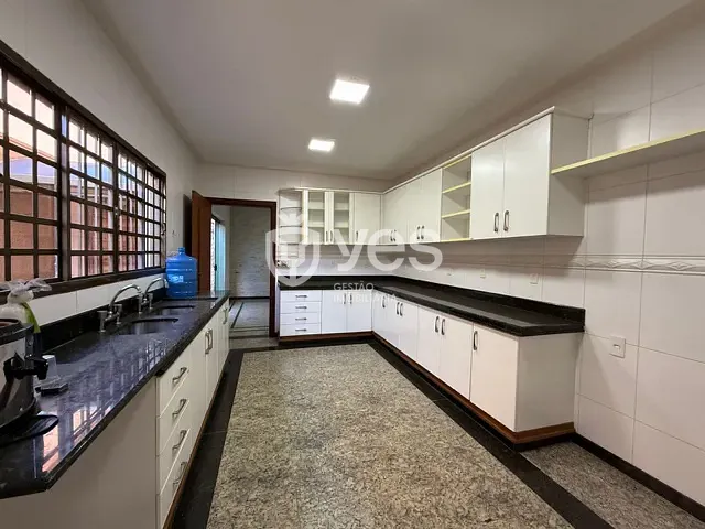 Casa com 340m² 4 quartos e 3 banheiros, à venda, no bairro Veredas da Cidade em Araxá