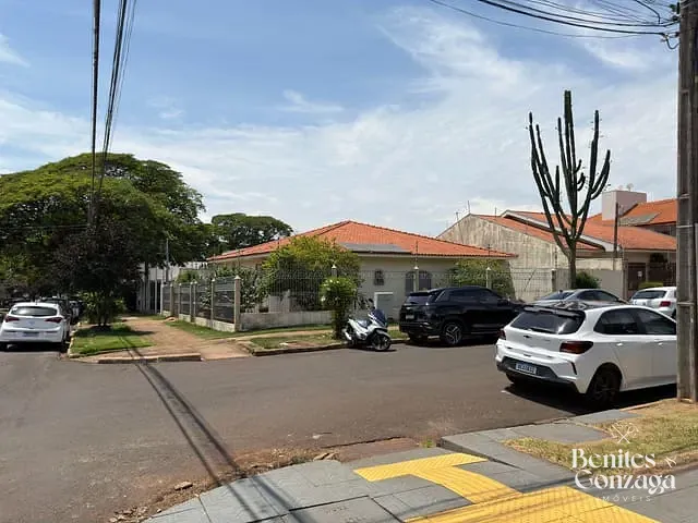 Casa 3 quartos e 3 banheiros, para alugar, no bairro Zona 05 em Maringá