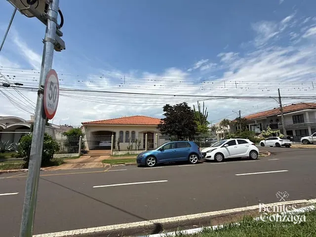 Casa 3 quartos e 3 banheiros, para alugar, no bairro Zona 05 em Maringá