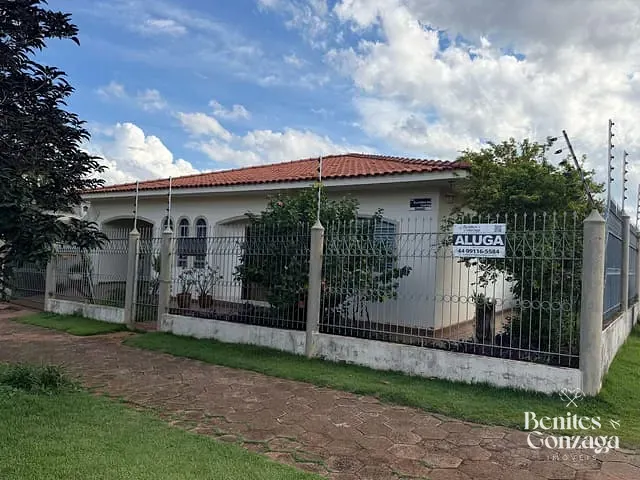 Casa 3 quartos e 3 banheiros, para alugar, no bairro Zona 05 em Maringá
