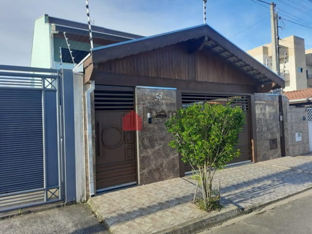 Casa com 200m², à venda, no bairro Parque das Palmeiras em Pindamonhangaba