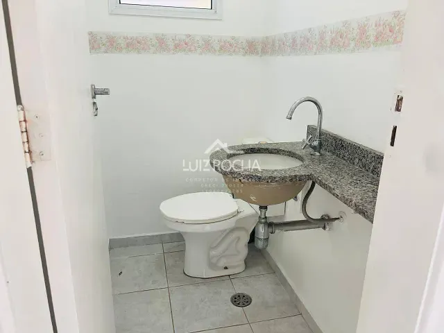 Casa com 140m² 3 quartos e 2 banheiros, à venda ou para alugar, no bairro Jardim Rebelato em Cotia