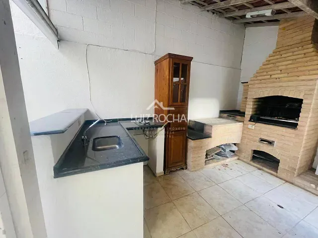 Casa com 140m² 3 quartos e 2 banheiros, à venda ou para alugar, no bairro Jardim Rebelato em Cotia