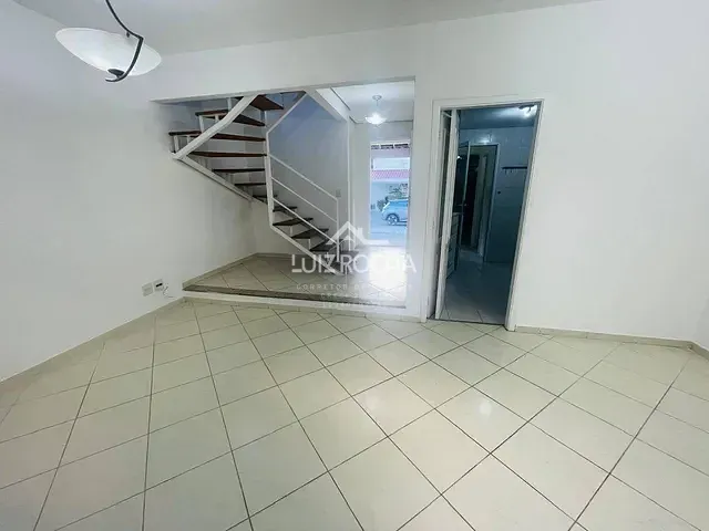 Casa com 140m² 3 quartos e 2 banheiros, à venda ou para alugar, no bairro Jardim Rebelato em Cotia