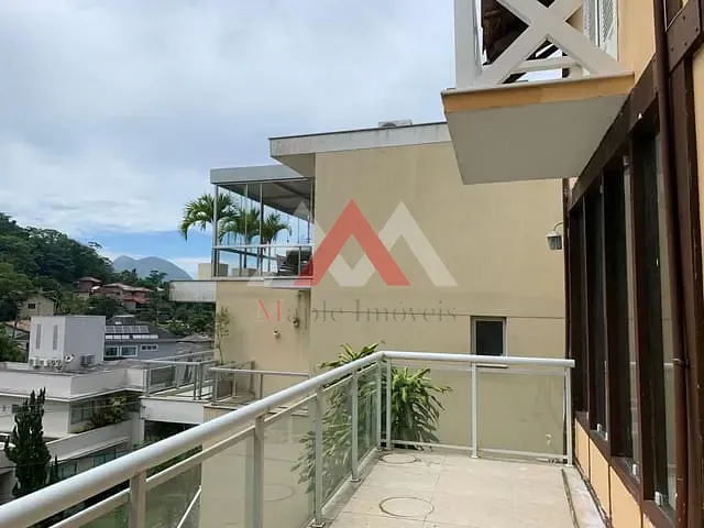 Casa com 900m² 3 quartos e 5 banheiros, à venda, no bairro Itaipu em Niterói