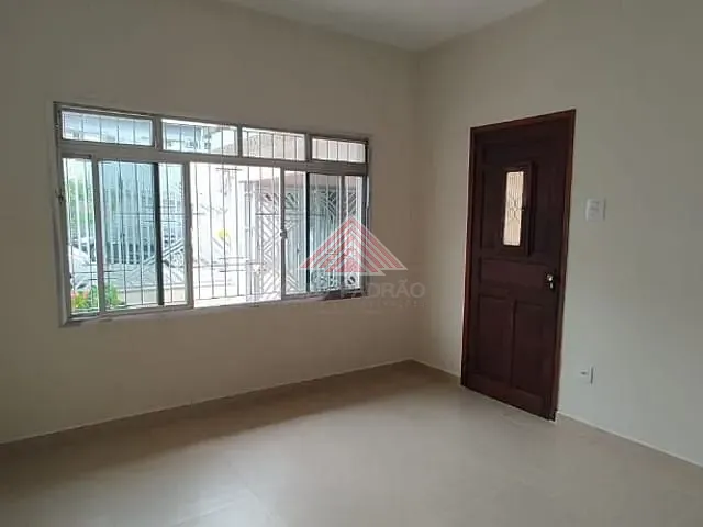 Casa com 250m² 3 quartos e 1 banheiro, à venda, no bairro Jardim Pedroso em Mauá