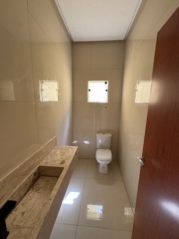 Casa 3 quartos e 5 banheiros, para alugar, no bairro Canafístula em Arapiraca