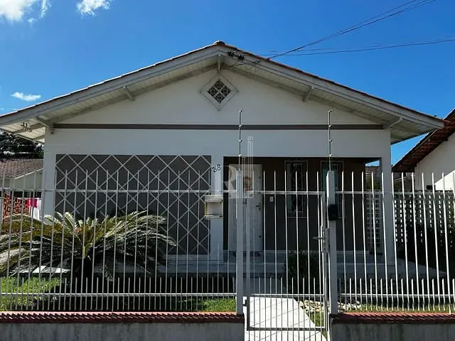 Casa com 385m² 2 quartos e 2 banheiros, à venda, no bairro Areias em Tijucas