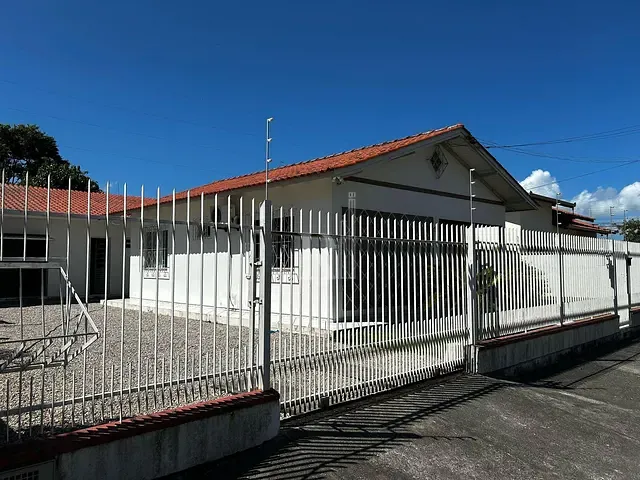 Casa com 385m² 2 quartos e 2 banheiros, à venda, no bairro Areias em Tijucas