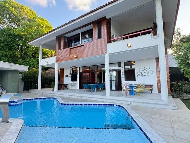 Casa com 609m² 5 quartos e 4 banheiros, à venda, no bairro Sítio dos Pintos em Recife