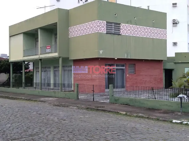 Casa com 416m², à venda, no bairro Boa Vista em Ilhéus