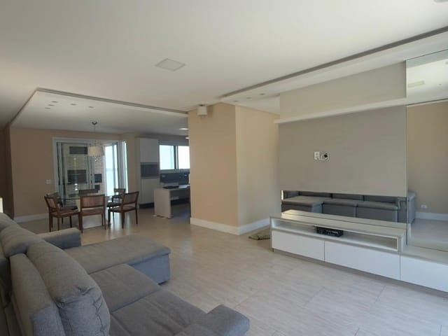 Casa com 472m² 3 quartos e 4 banheiros, à venda ou para alugar, no bairro Cidade Parquelandia em Mogi das Cruzes