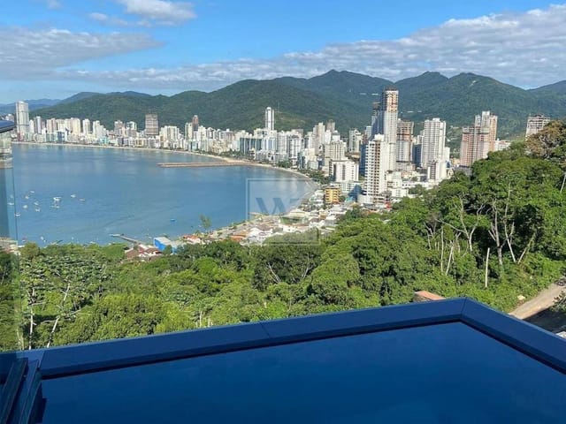 Casa 4 quartos e 6 banheiros, à venda, no bairro Canto da Praia em Itapema