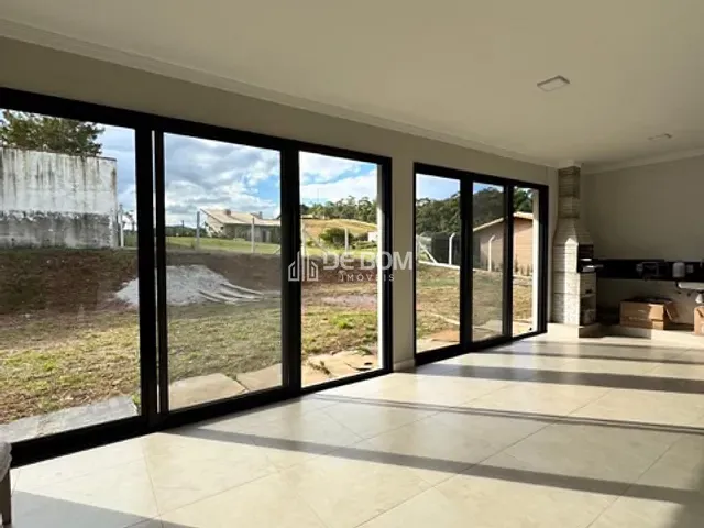 Casa com 2400m² 3 quartos e 5 banheiros, à venda, no bairro Residencial e Industrial Campo Alegre em Poços de Caldas