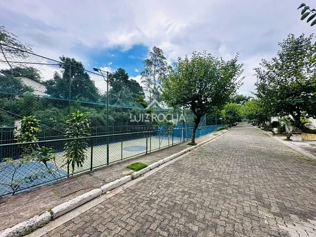 Casa com 180m² 3 quartos e 3 banheiros, à venda, no bairro Jardim Barbacena em Cotia