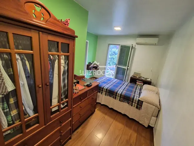 Casa com 225m² 4 quartos e 5 banheiros, à venda, no bairro Jardim Barbacena em Cotia