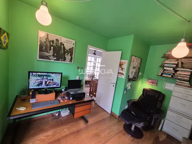 Casa com 225m² 4 quartos e 5 banheiros, à venda, no bairro Jardim Barbacena em Cotia