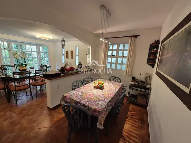 Casa com 225m² 4 quartos e 5 banheiros, à venda, no bairro Jardim Barbacena em Cotia
