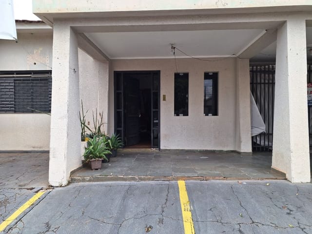 Casa com 430m² 2 quartos e 3 banheiros, para alugar, no bairro Centro em Birigüi