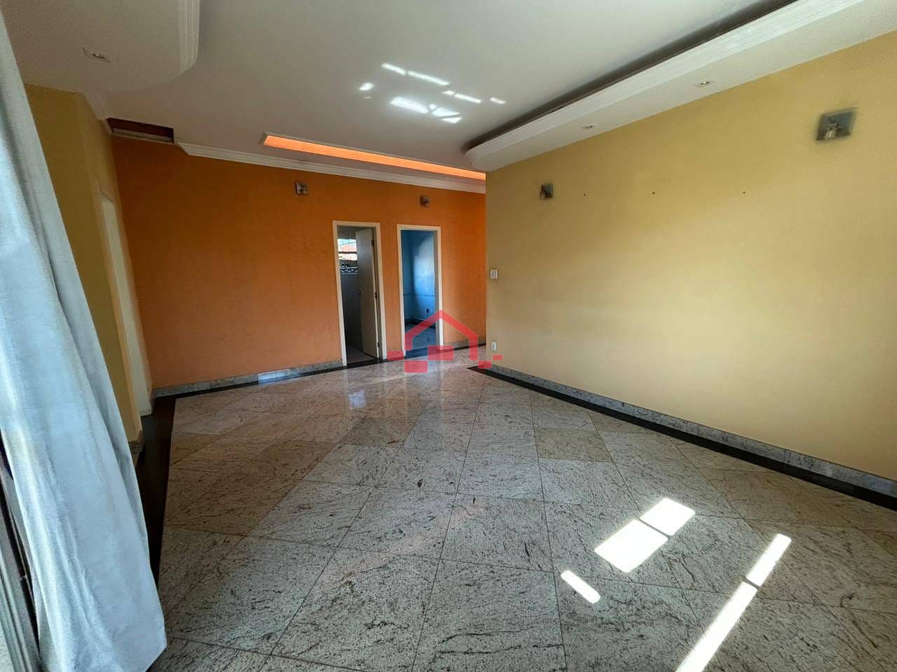 Casa para alugar com 1 quarto, 250m² - Foto 2