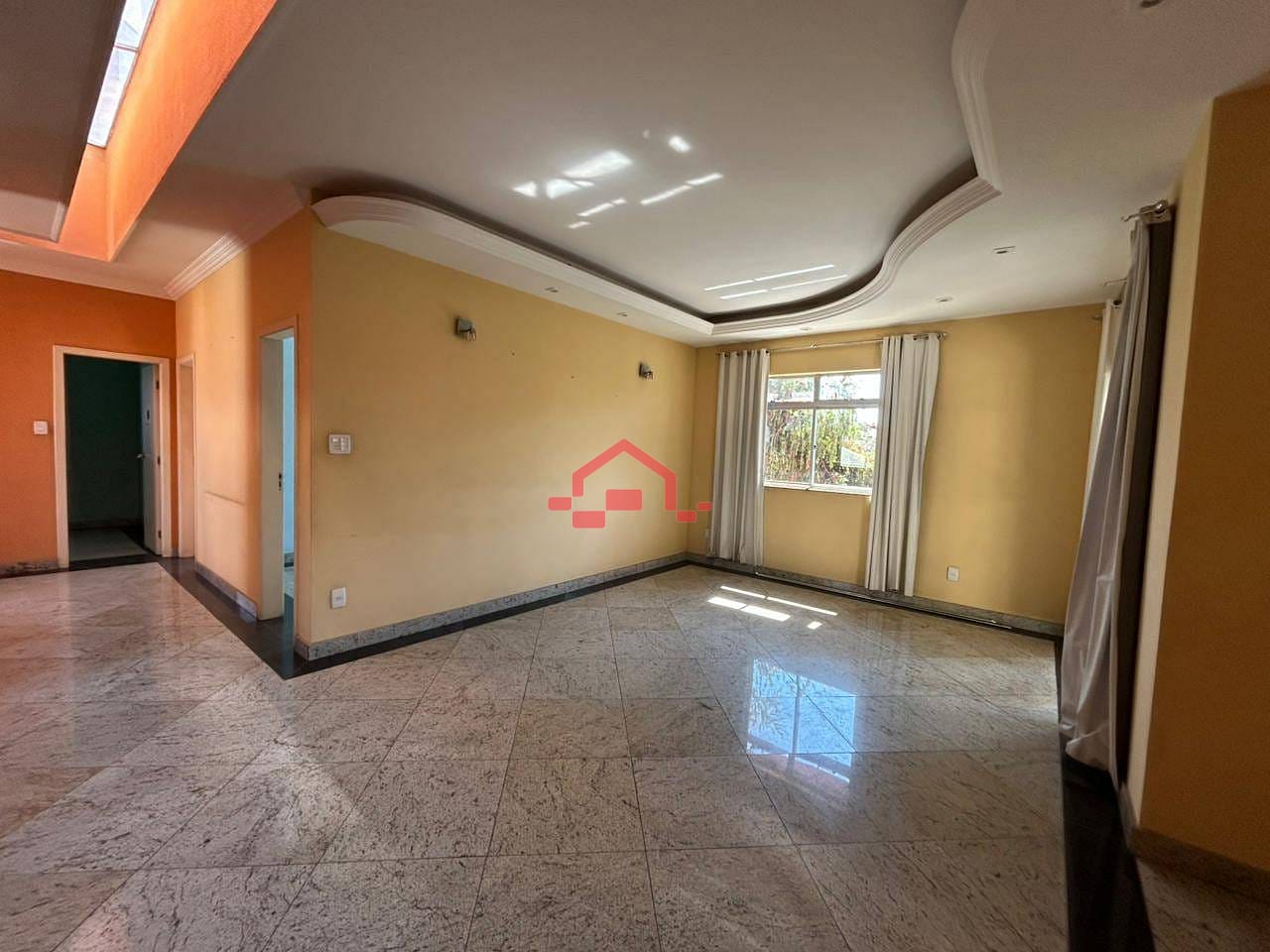 Casa para alugar com 1 quarto, 250m² - Foto 1