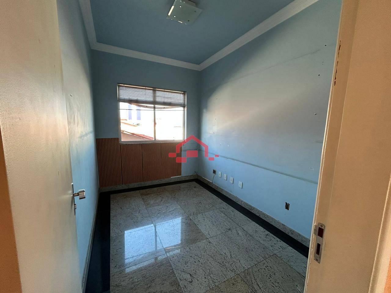 Casa para alugar com 1 quarto, 250m² - Foto 4