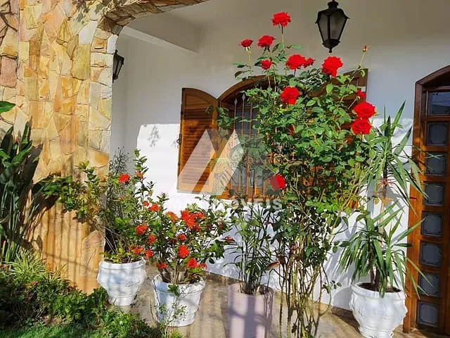 Casa com 360m² 4 quartos e 5 banheiros, à venda, no bairro Santa Mônica em Belo Horizonte